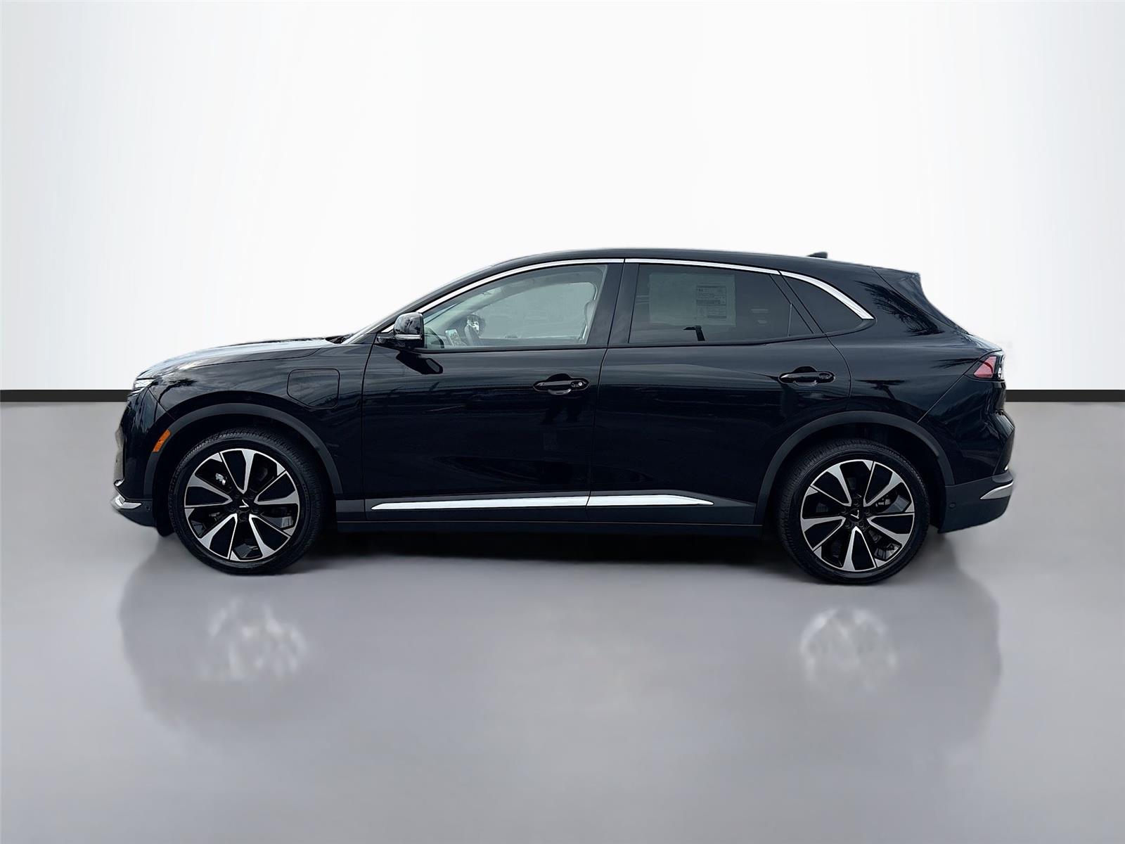 2025 VinFast VF 8 Plus