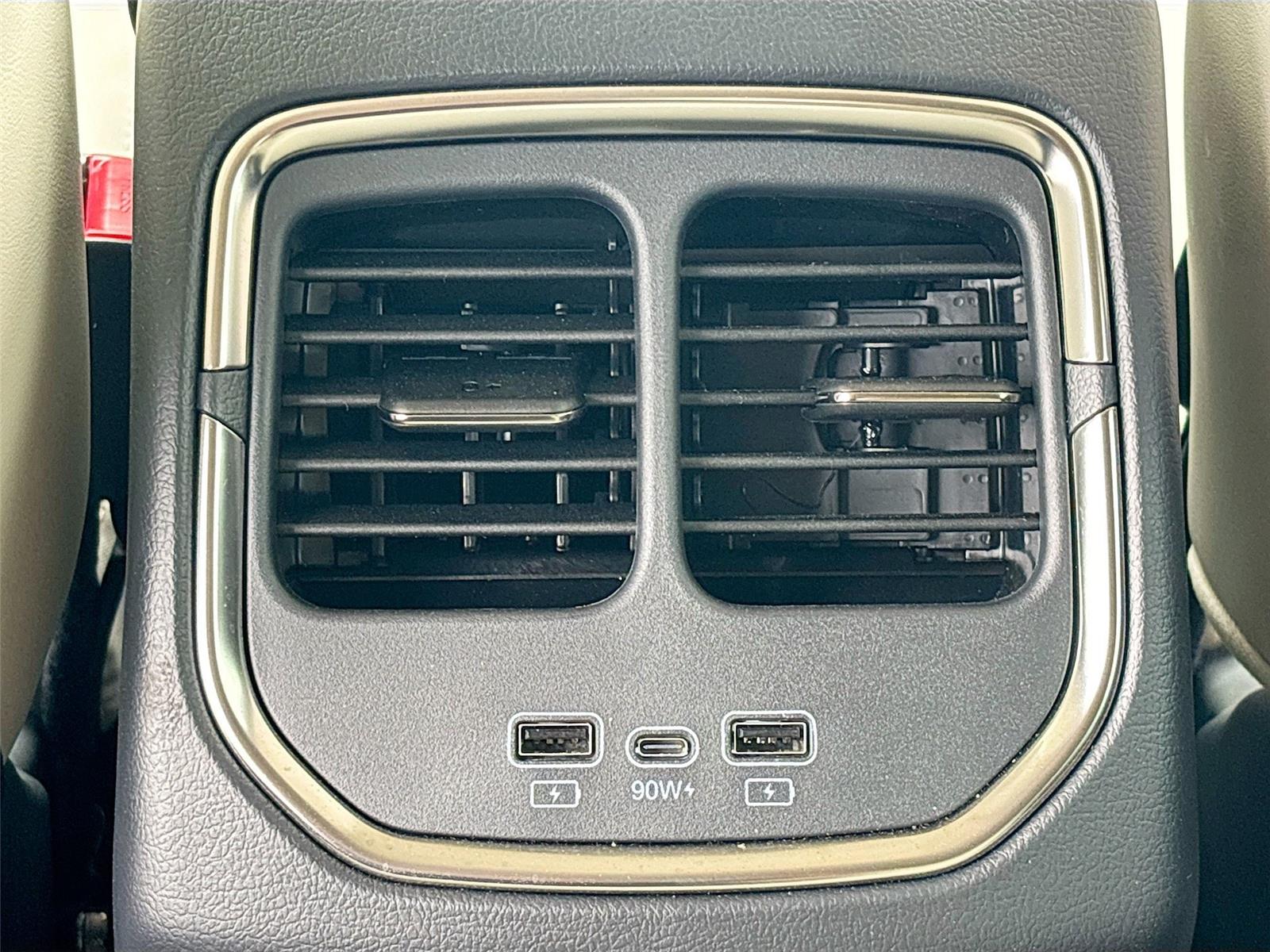 2025 VinFast VF 8 Plus