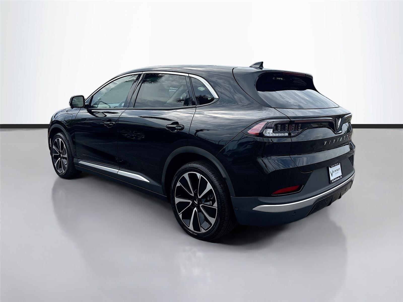 2025 VinFast VF 8 Plus