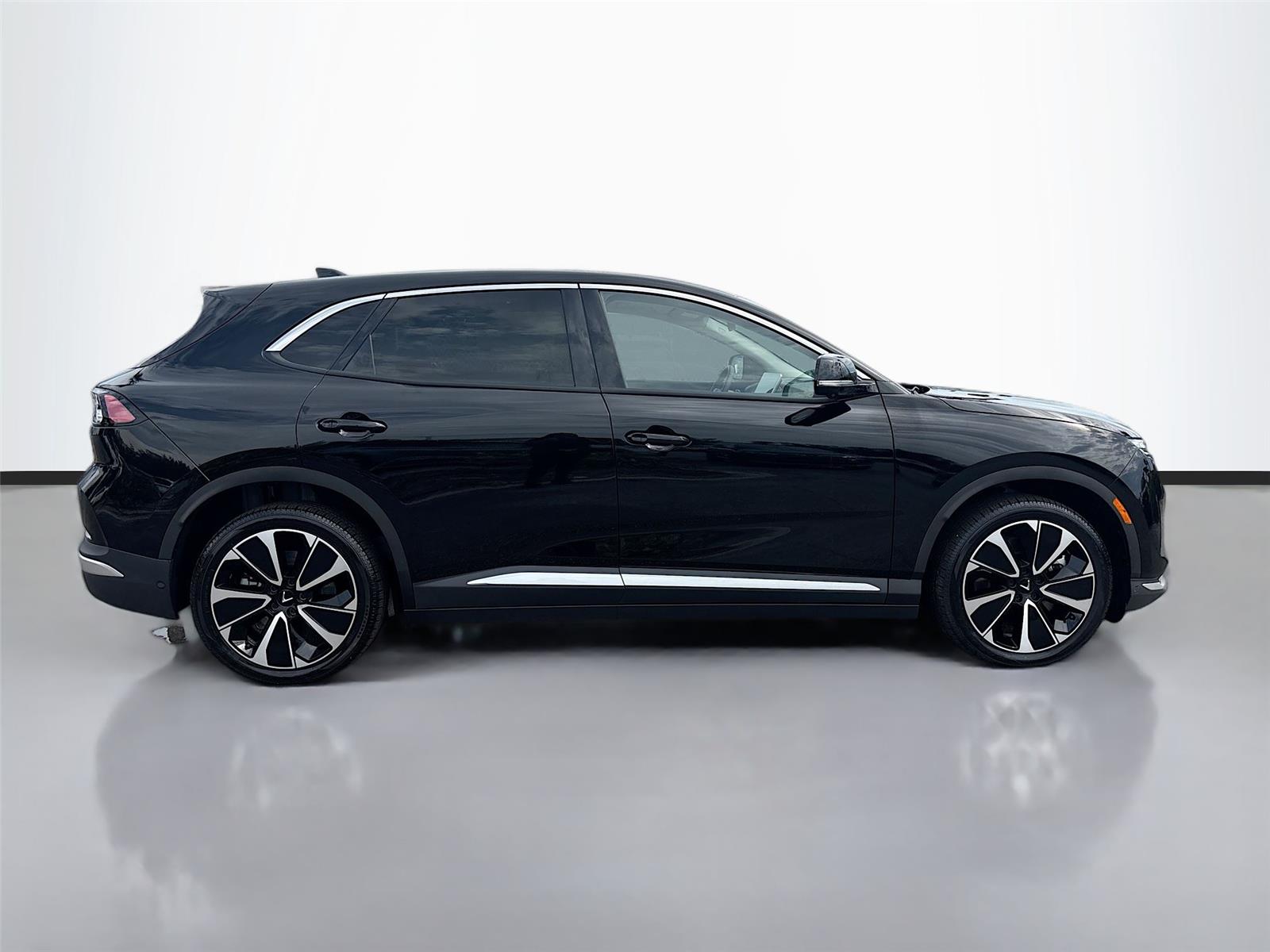 2025 VinFast VF 8 Plus