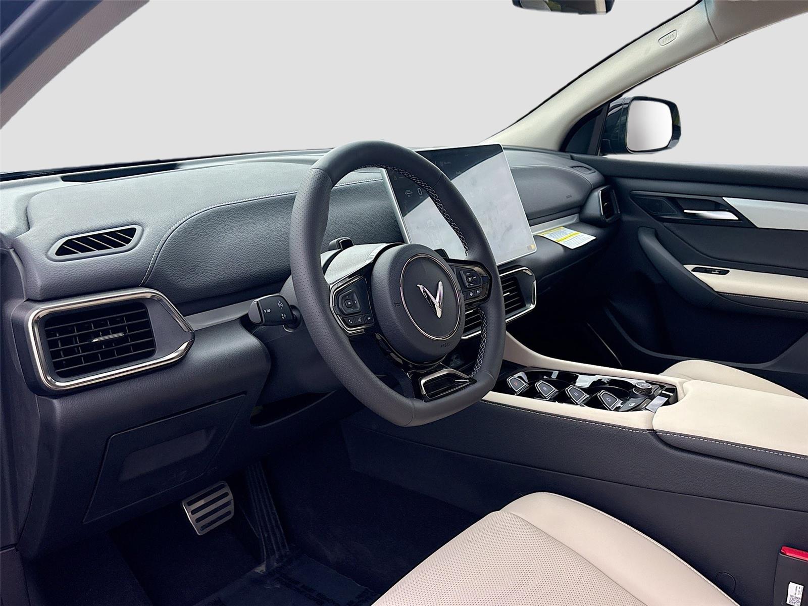 2025 VinFast VF 8 Plus