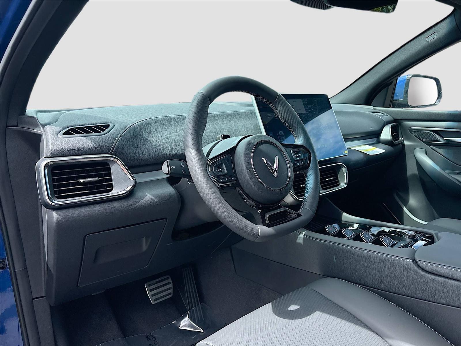 2025 VinFast VF 8 Plus