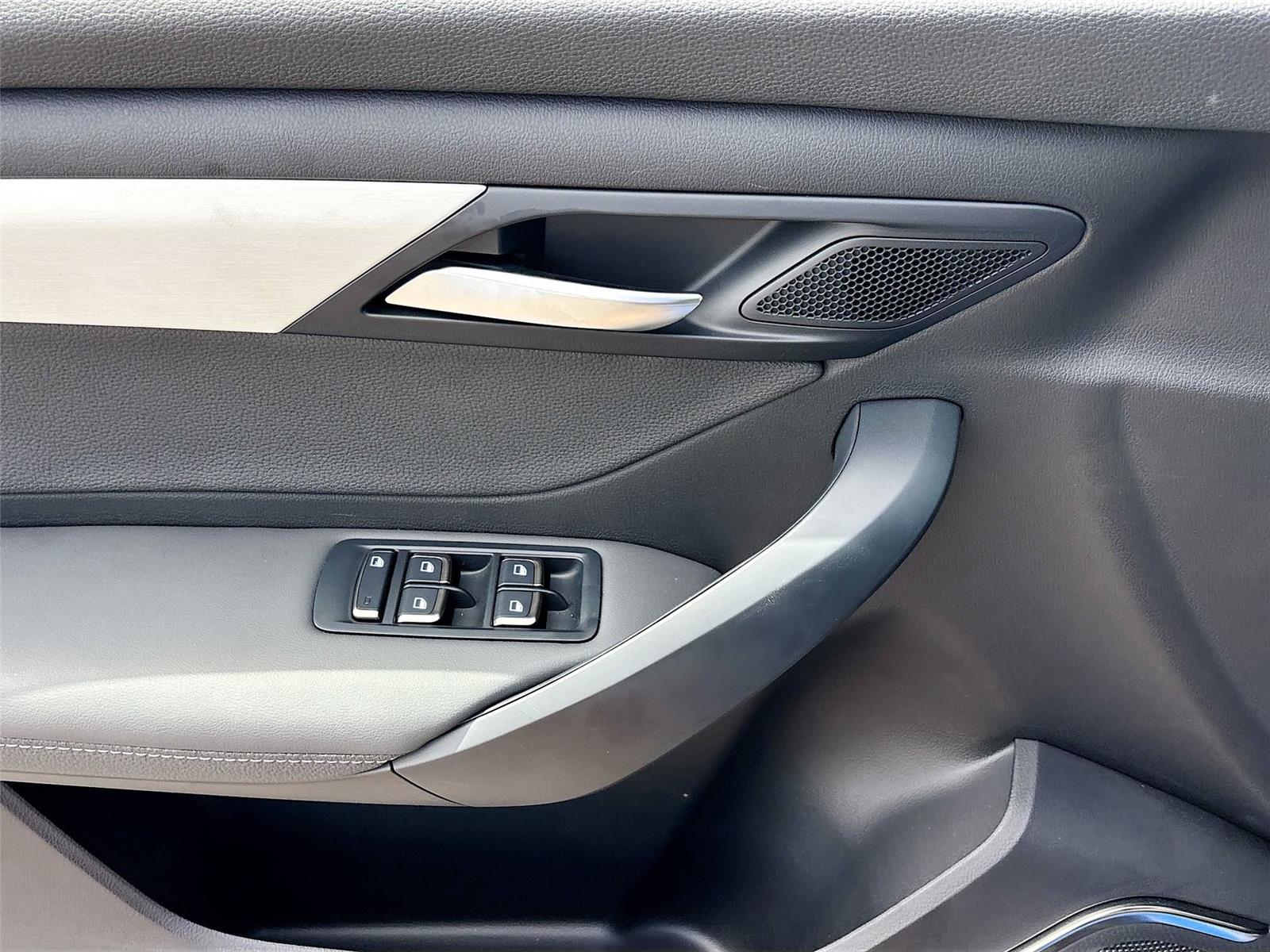 2025 VinFast VF 8 Plus