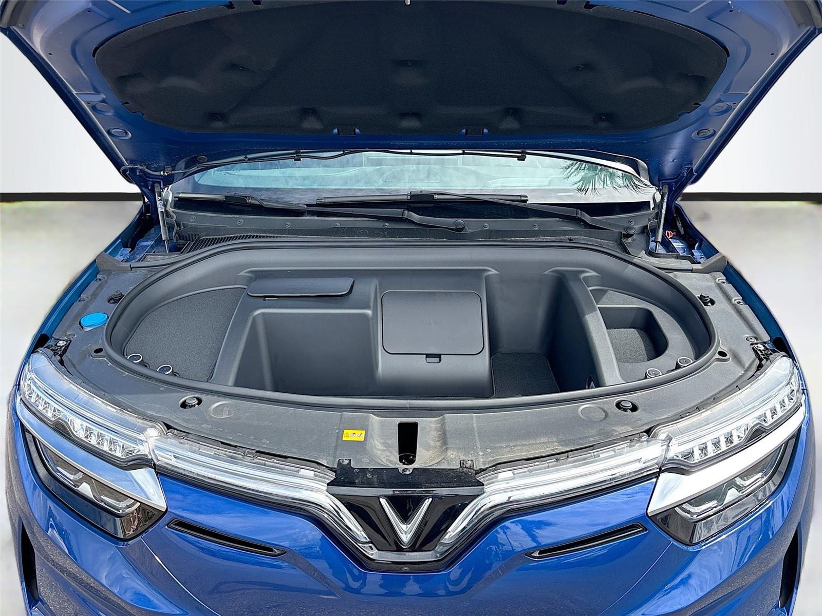 2025 VinFast VF 8 Plus