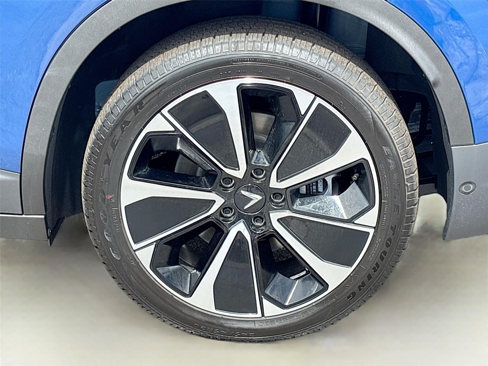 2025 VinFast VF 8 Plus