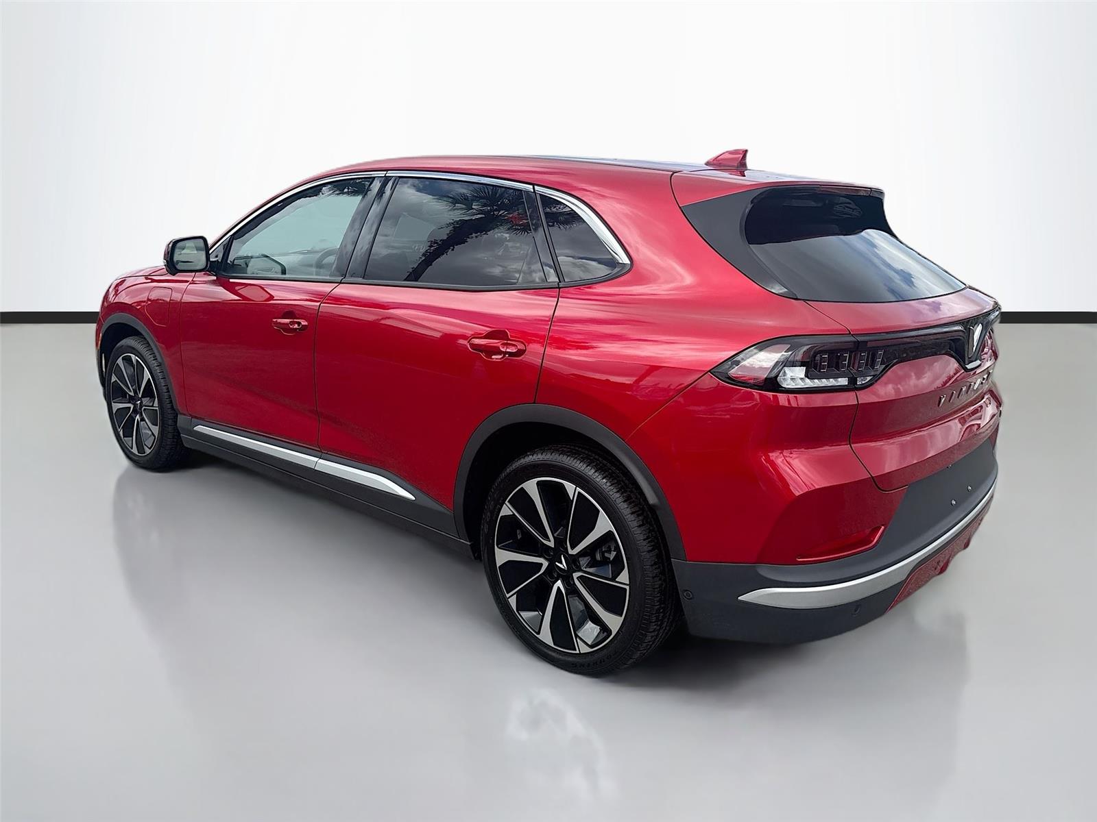 2025 VinFast VF 8 Plus