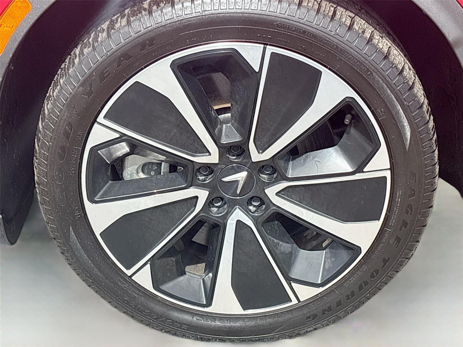 2025 VinFast VF 8 Plus