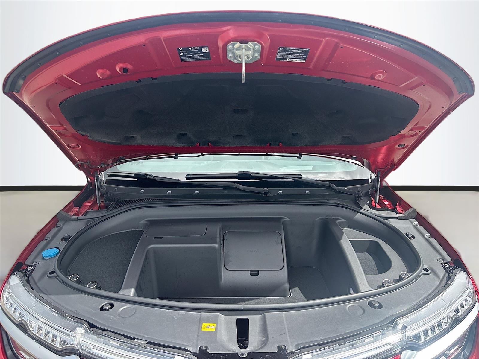 2025 VinFast VF 8 Plus