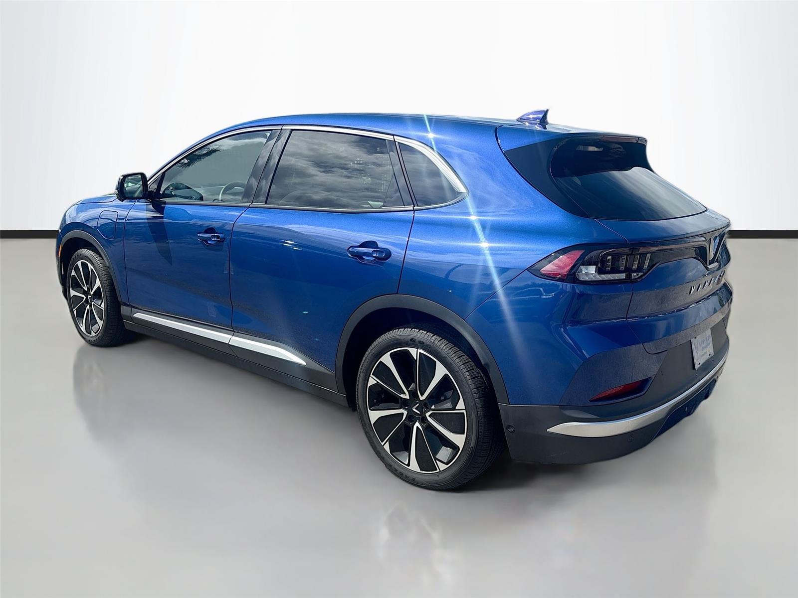 2025 VinFast VF 8 Plus