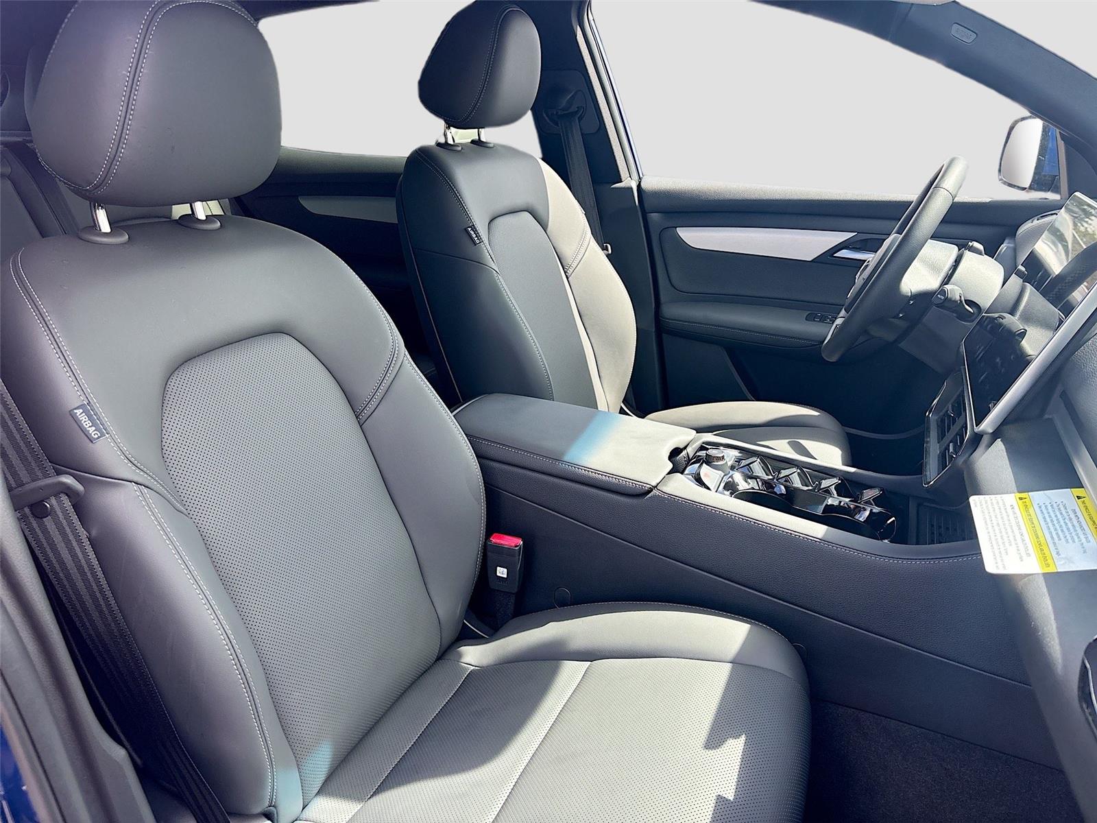 2025 VinFast VF 8 Plus