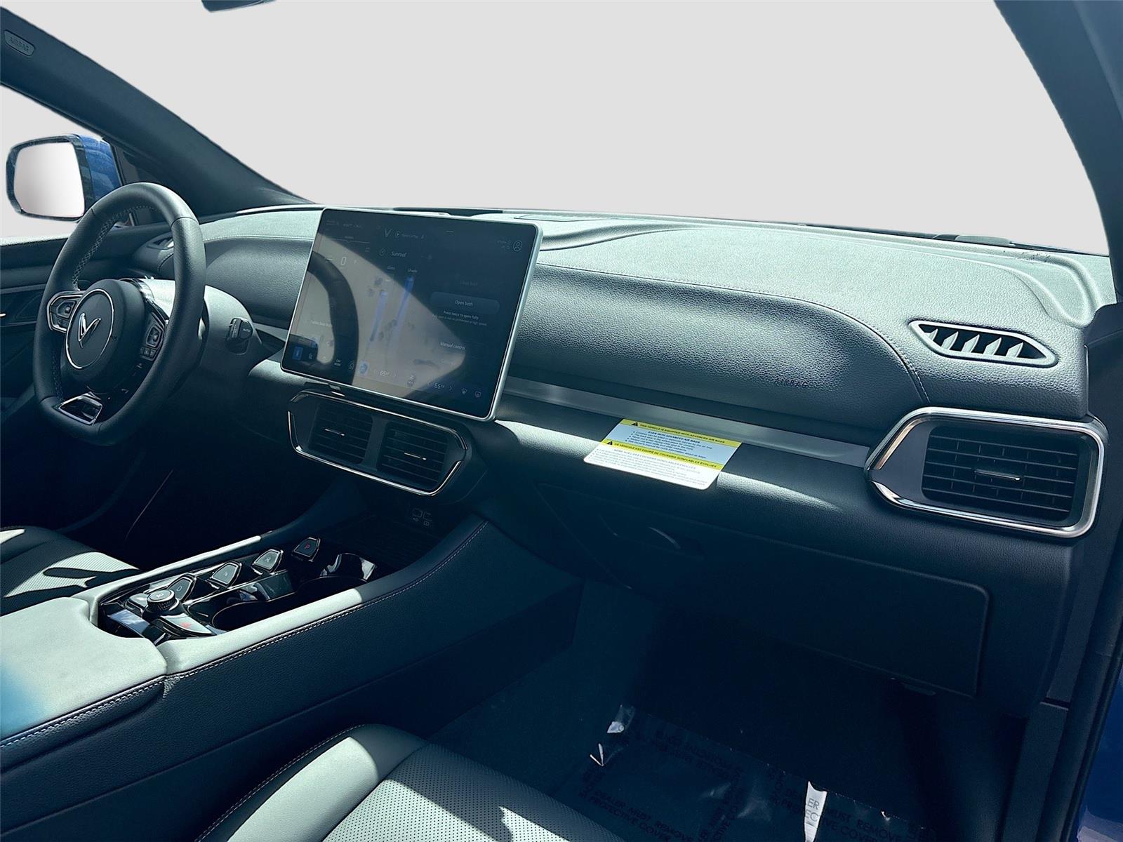 2025 VinFast VF 8 Plus