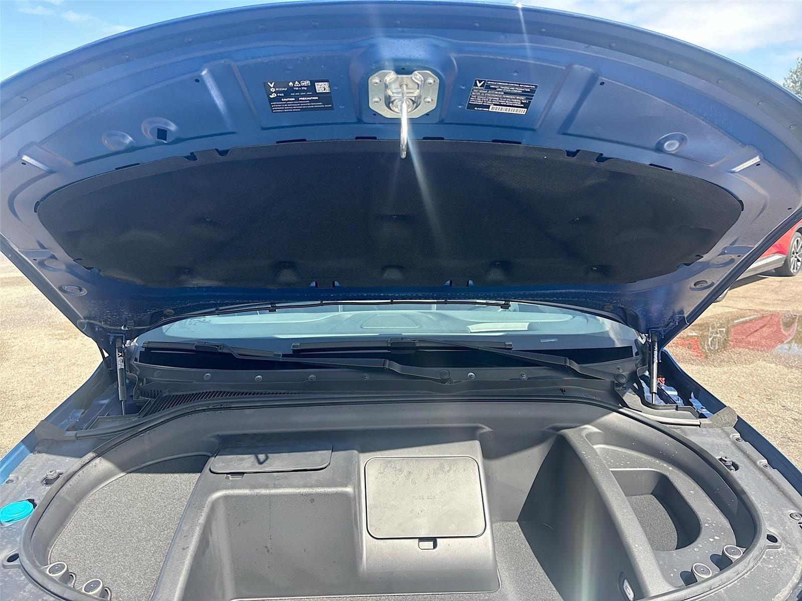 2025 VinFast VF 8 Plus