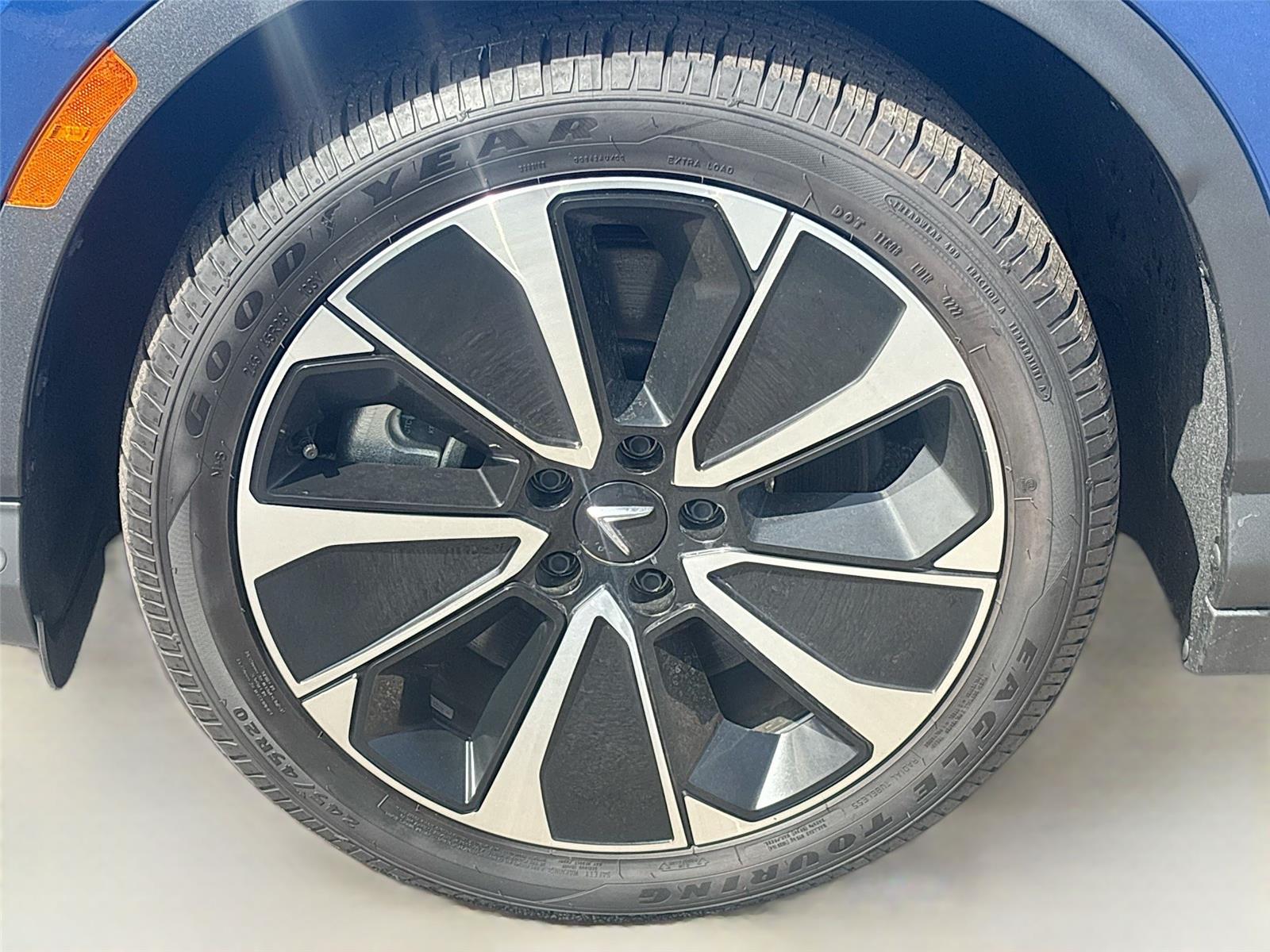 2025 VinFast VF 8 Plus