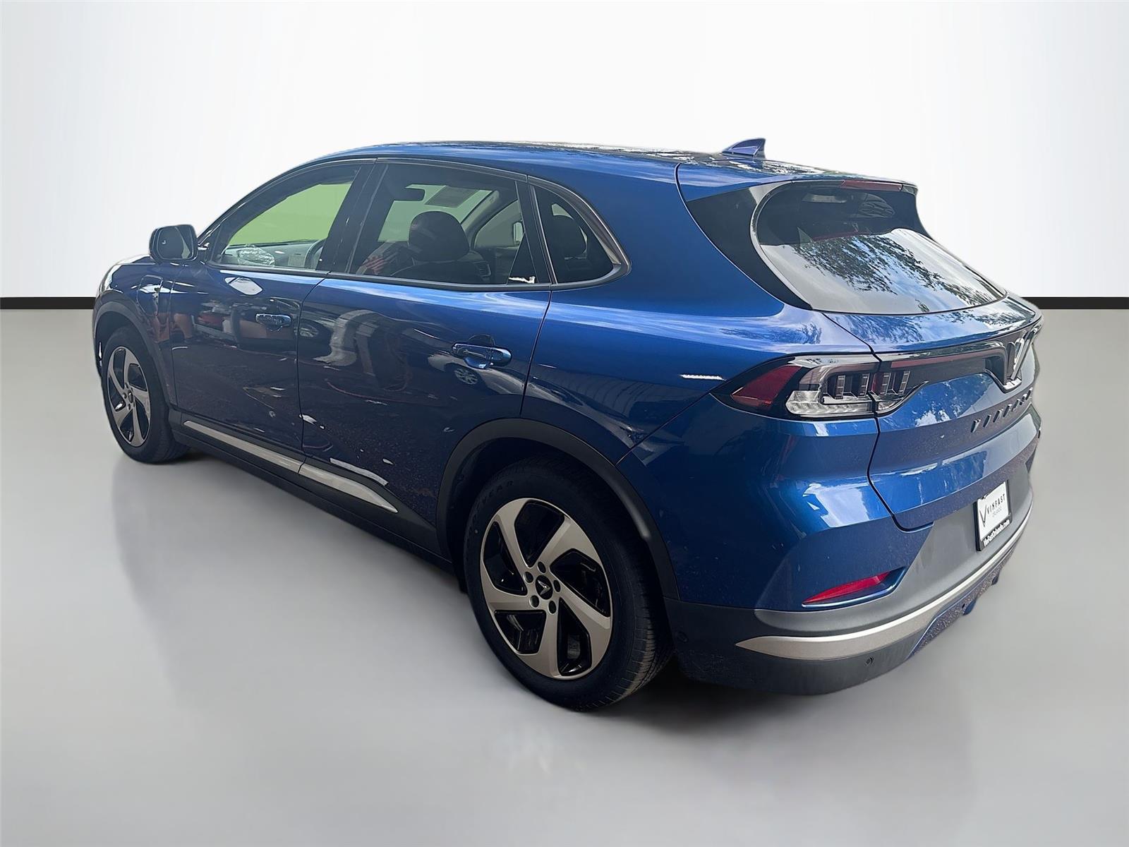 2023 VinFast VF 8 Eco