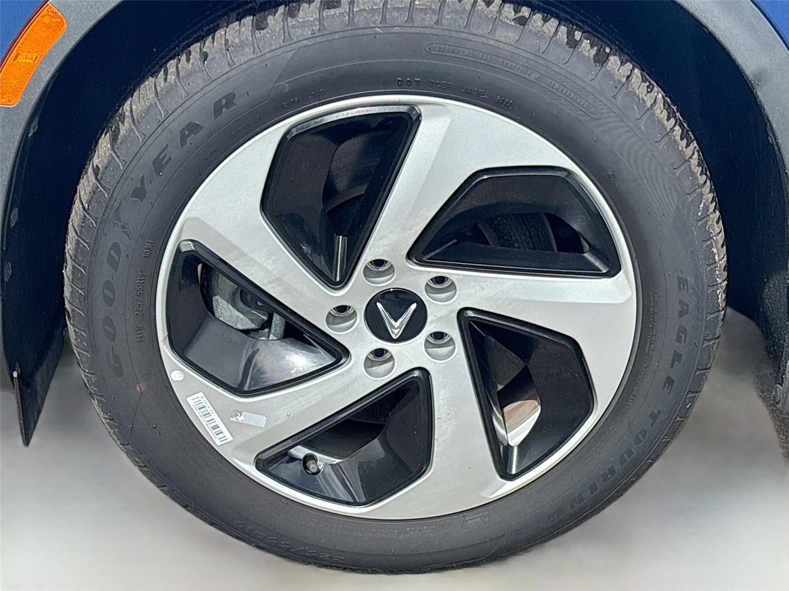 2023 VinFast VF 8 Eco