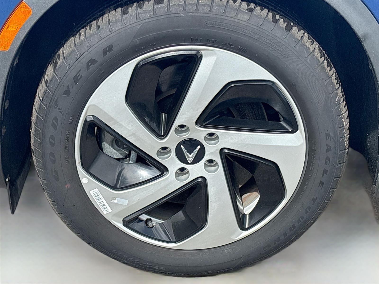 2023 VinFast VF 8 Eco