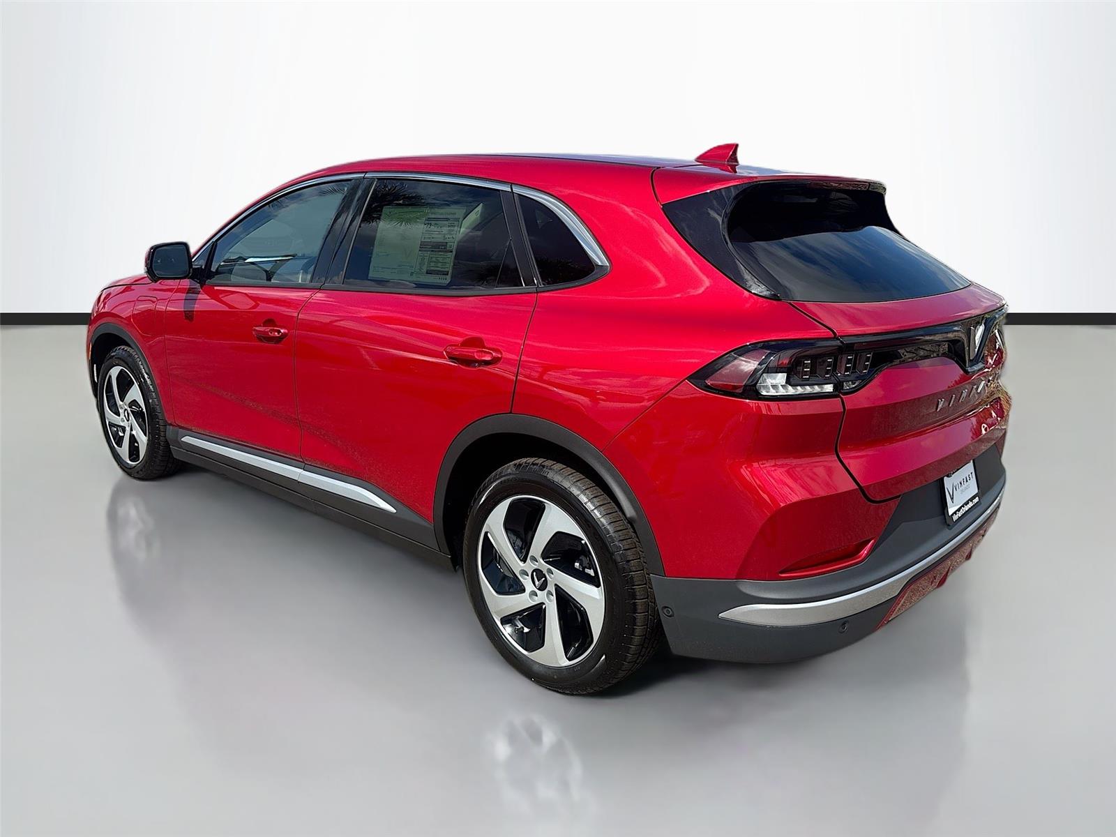 2025 VinFast VF 8 Eco