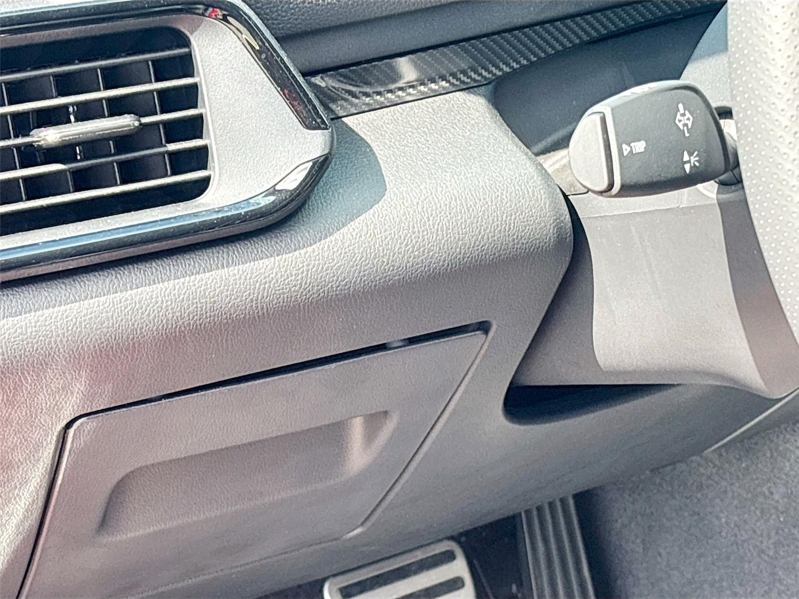 2025 VinFast VF 8 Eco
