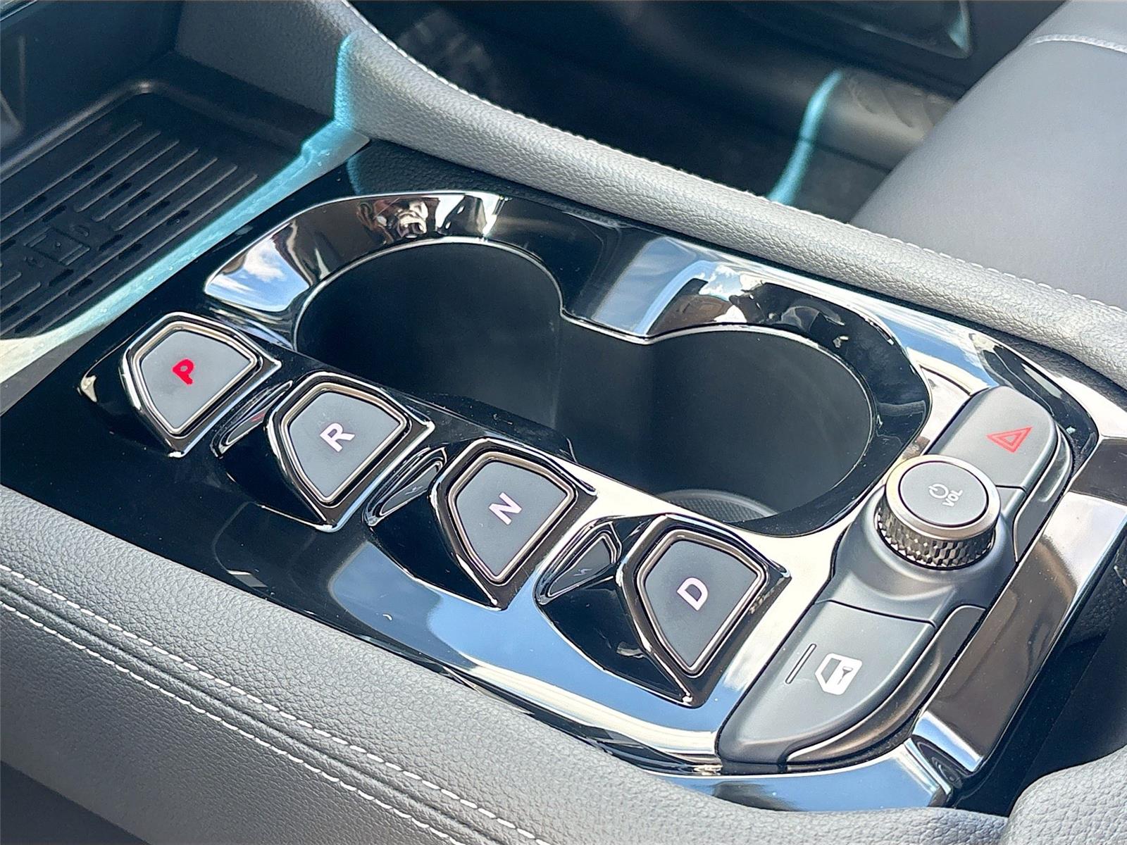 2025 VinFast VF 8 Eco