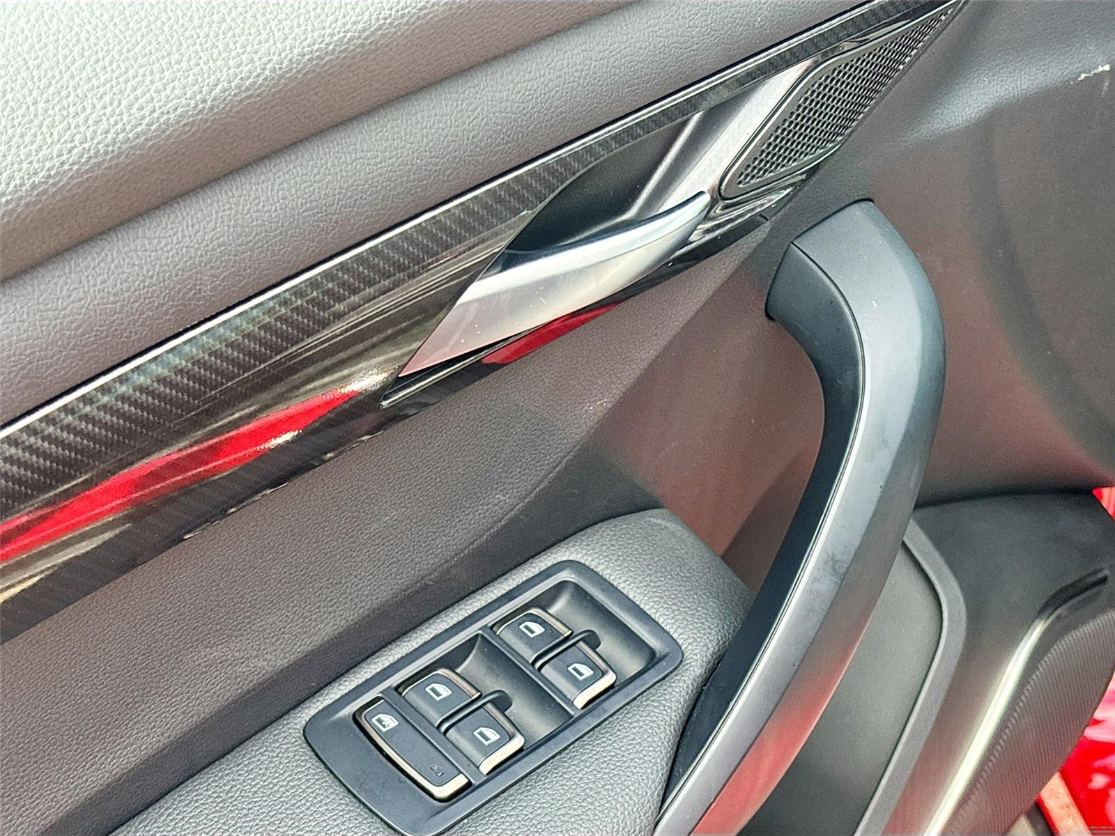 2025 VinFast VF 8 Eco