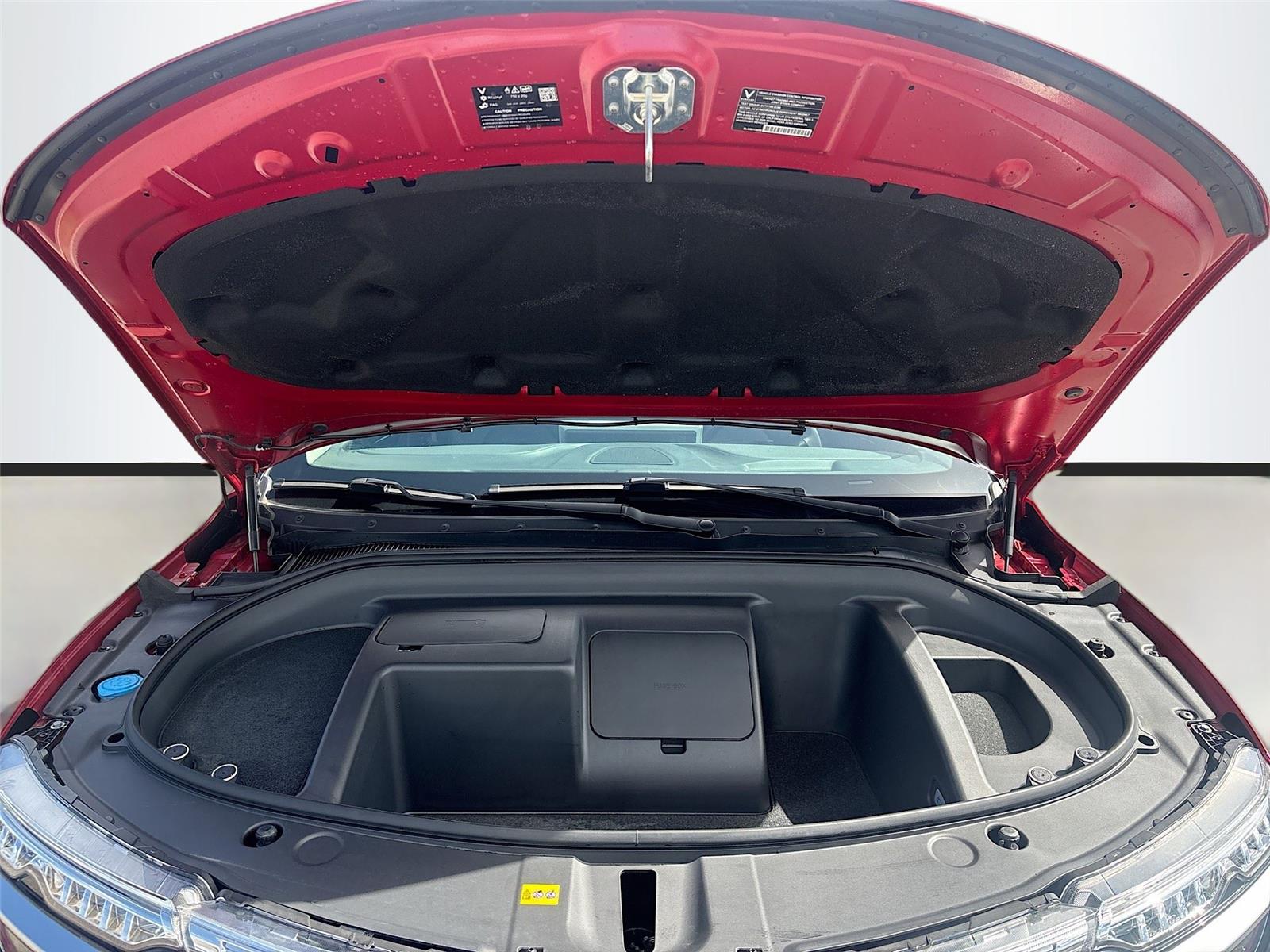 2025 VinFast VF 8 Eco