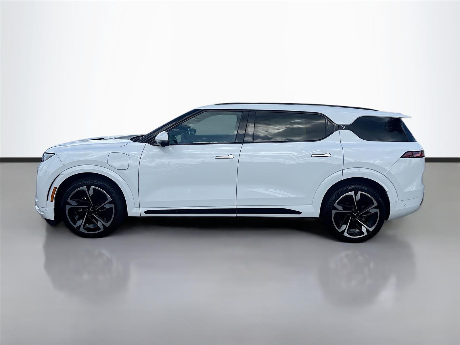 2024 VinFast VF 9 Plus