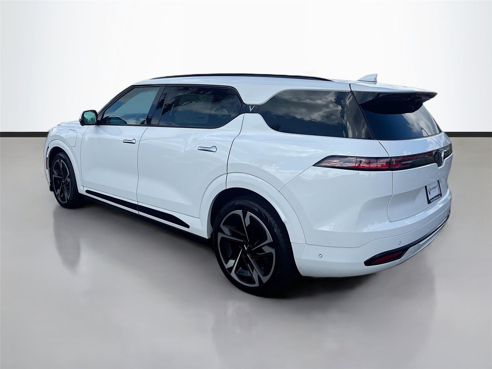 2024 VinFast VF 9 Plus
