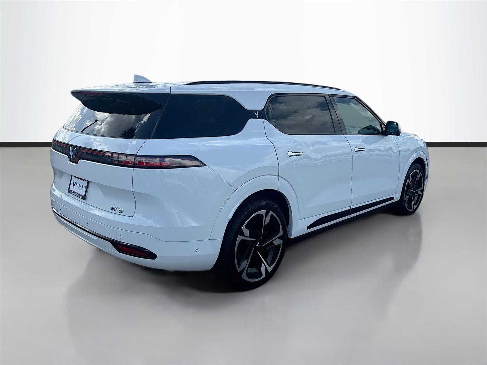 2024 VinFast VF 9 Plus
