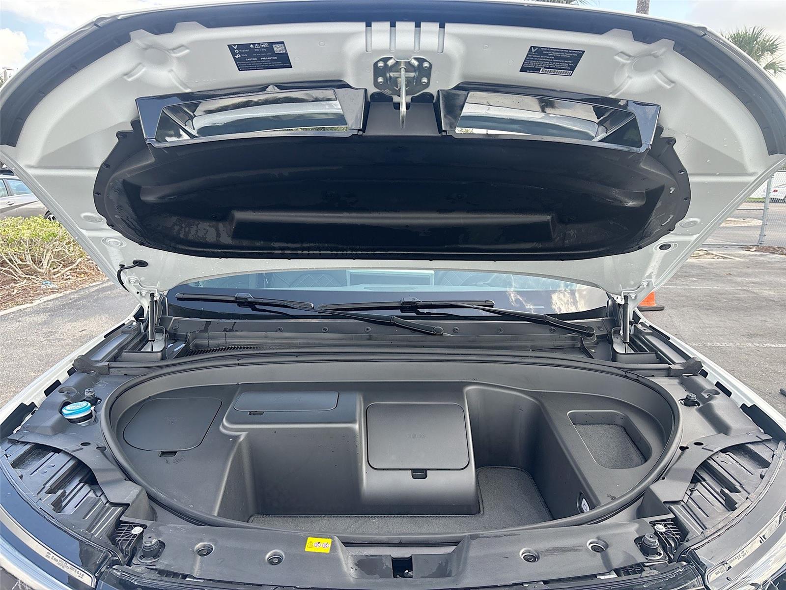 2024 VinFast VF 9 Plus