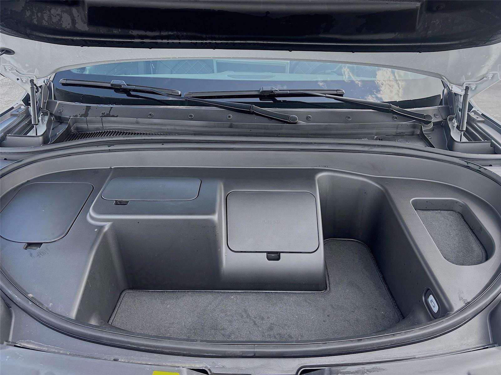 2024 VinFast VF 9 Plus