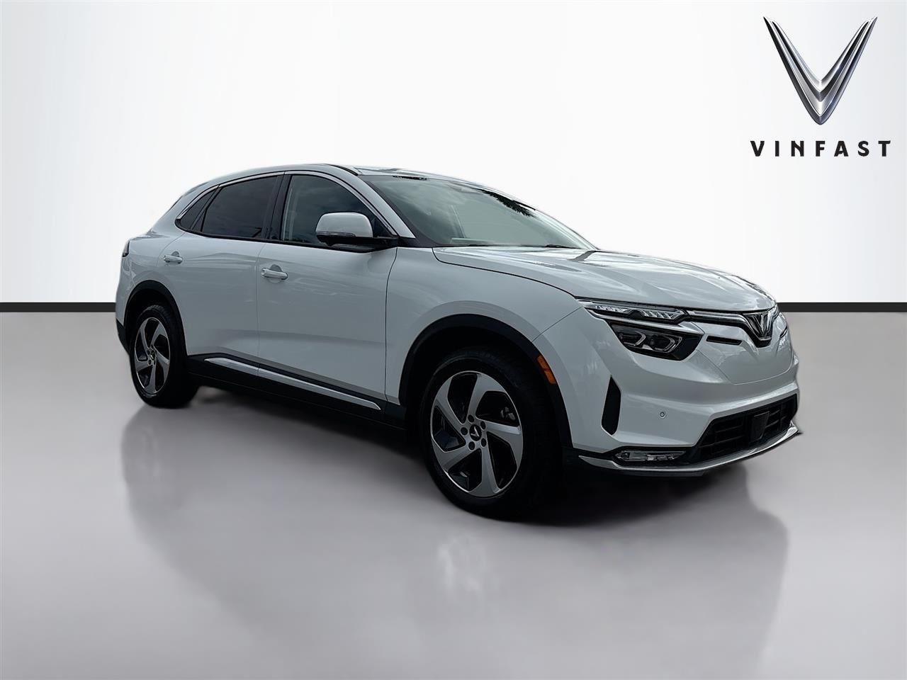 2025 VinFast VF 8 Eco