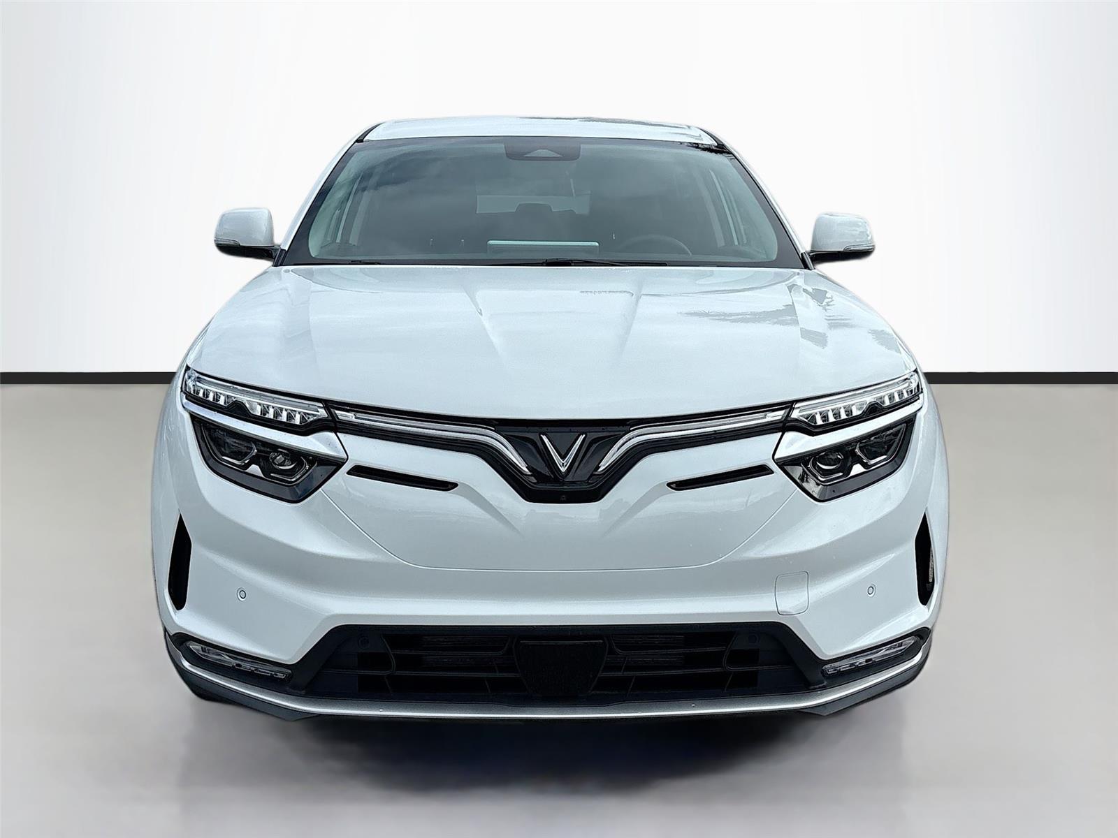 2025 VinFast VF 8 Eco
