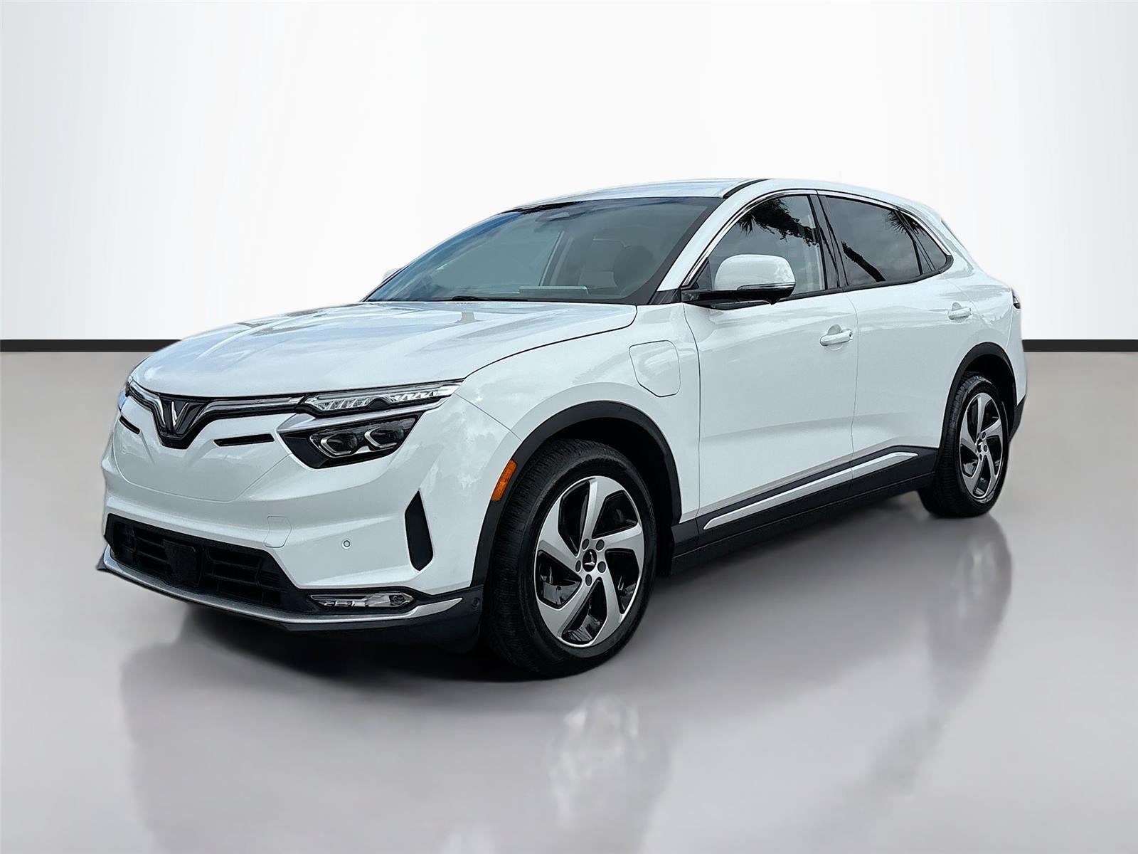 2025 VinFast VF 8 Eco