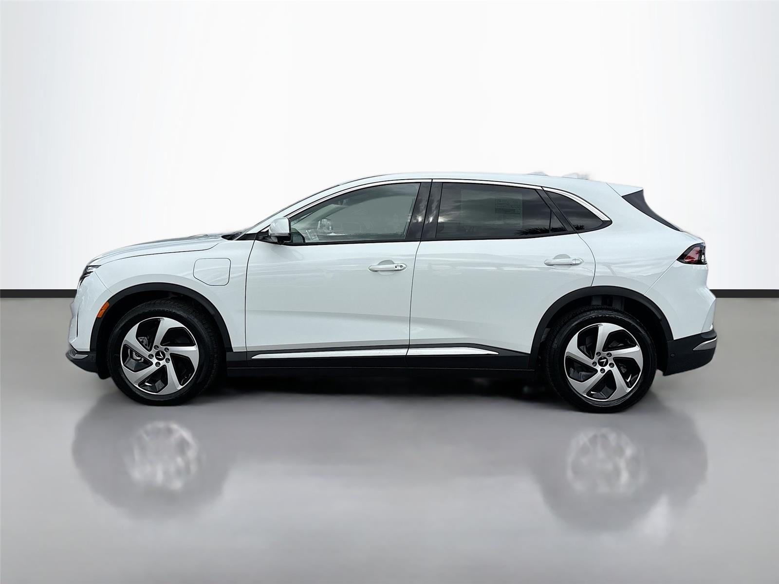 2025 VinFast VF 8 Eco