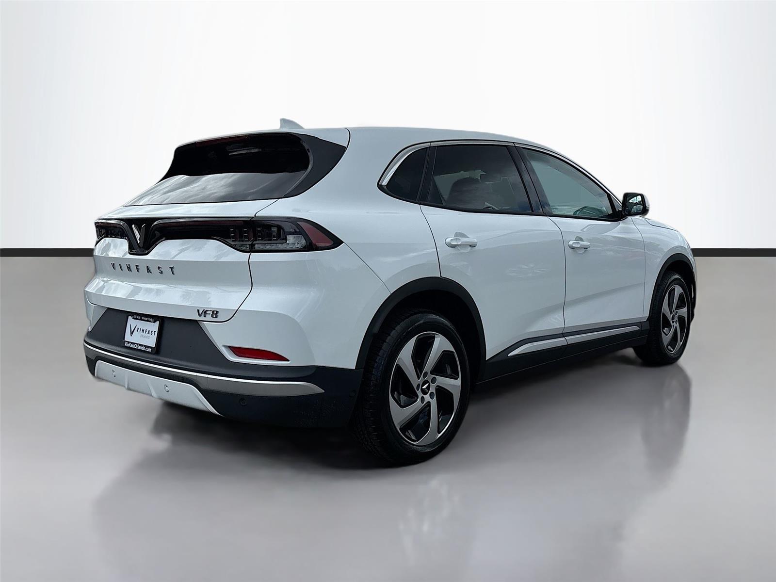 2025 VinFast VF 8 Eco