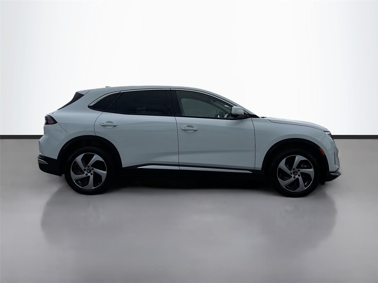 2025 VinFast VF 8 Eco