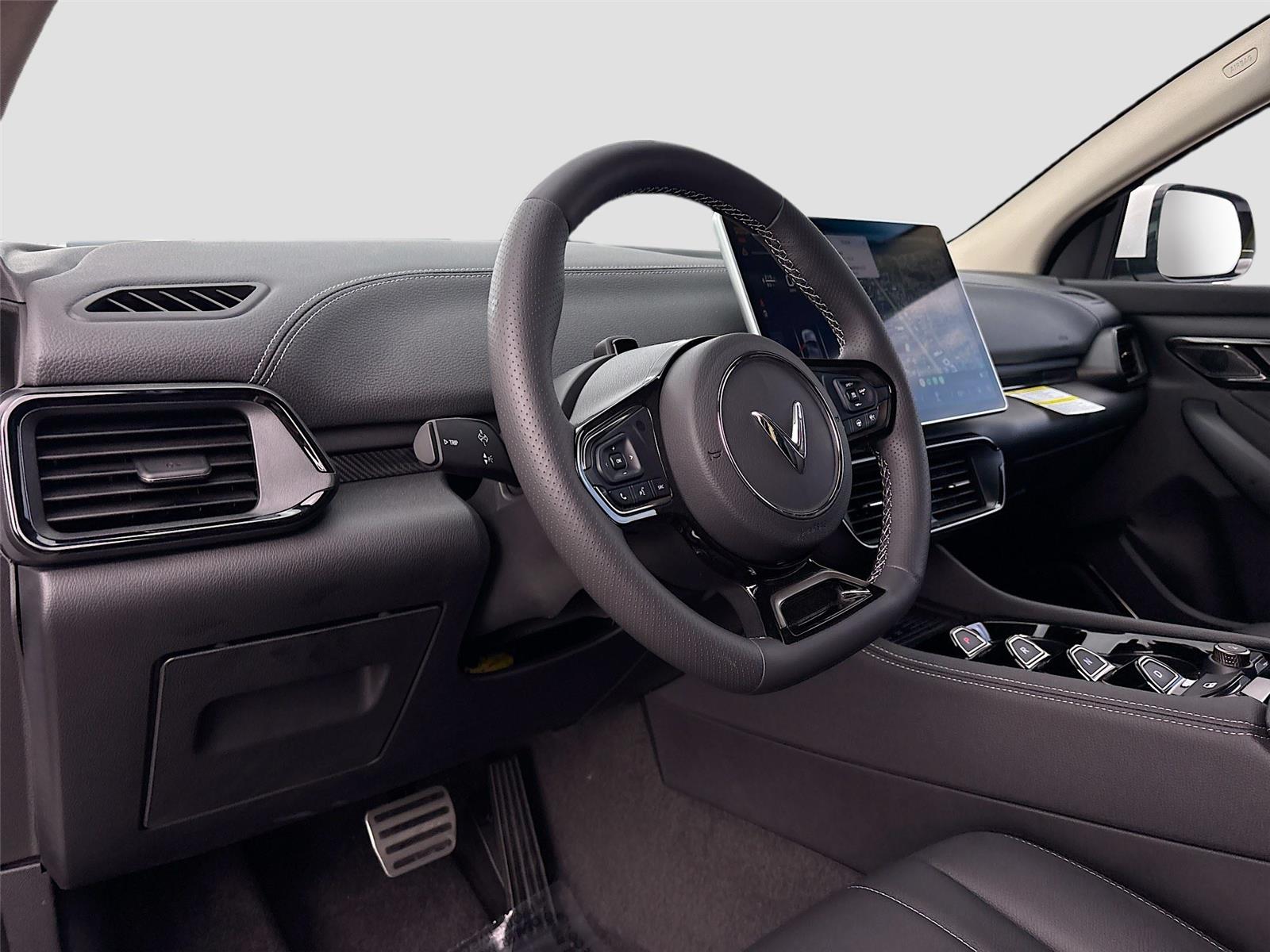 2025 VinFast VF 8 Eco