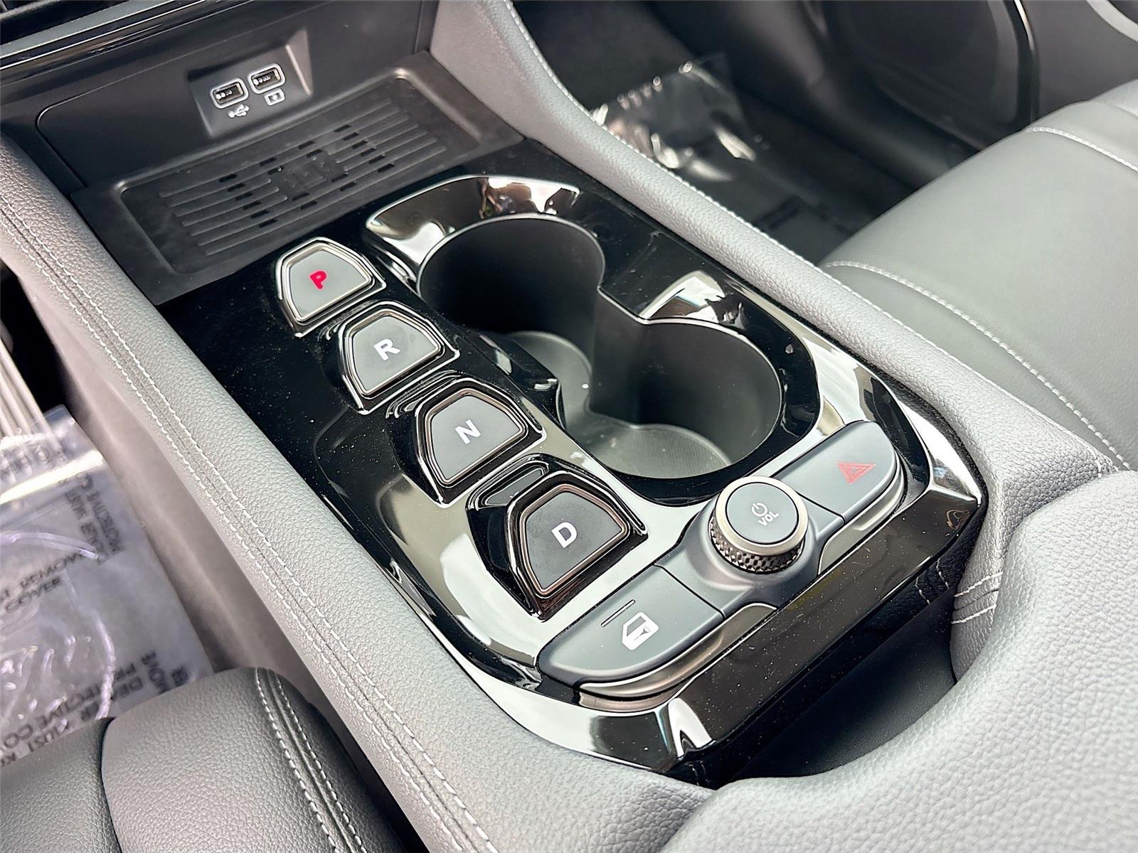 2025 VinFast VF 8 Eco