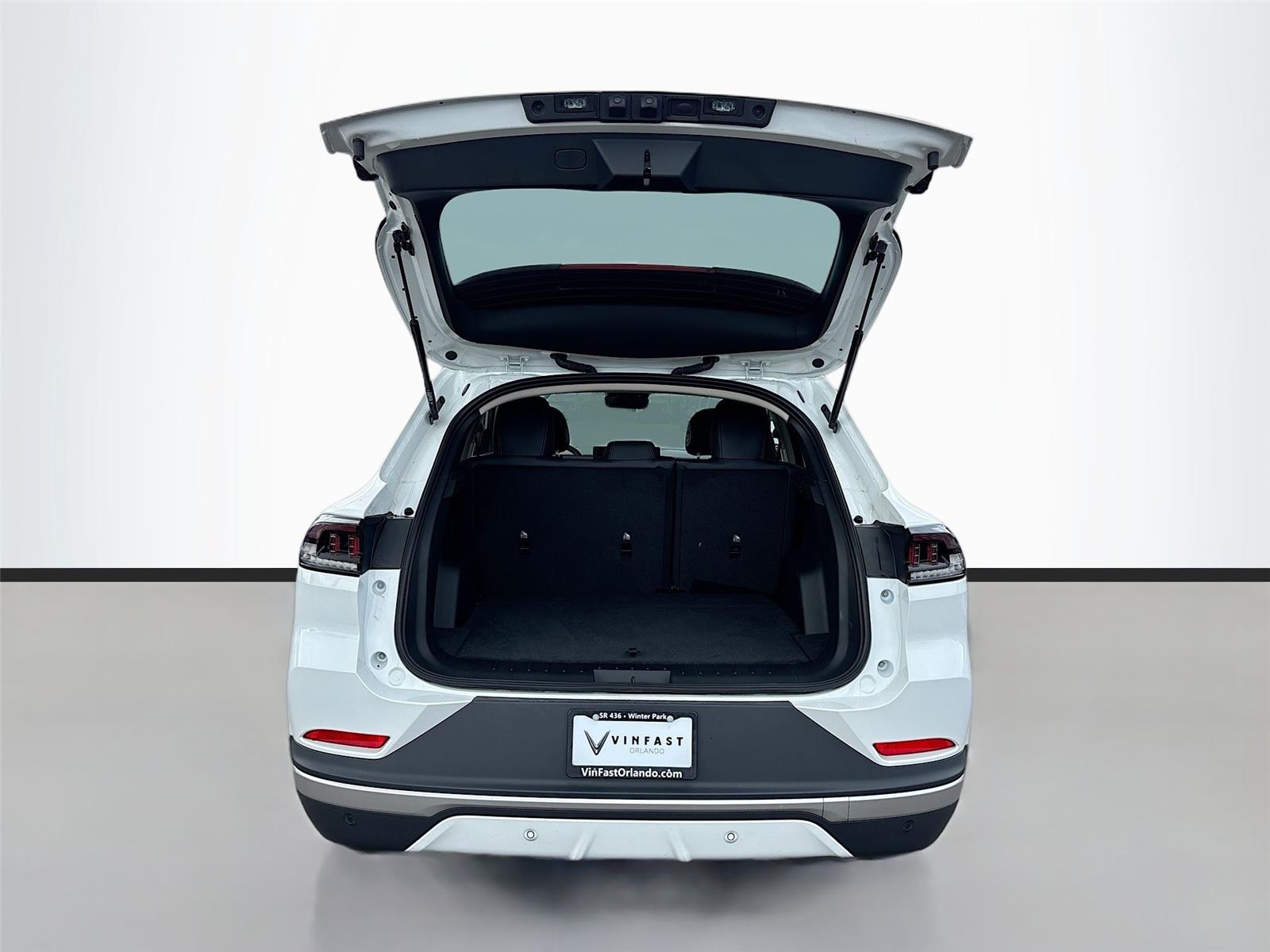2025 VinFast VF 8 Eco