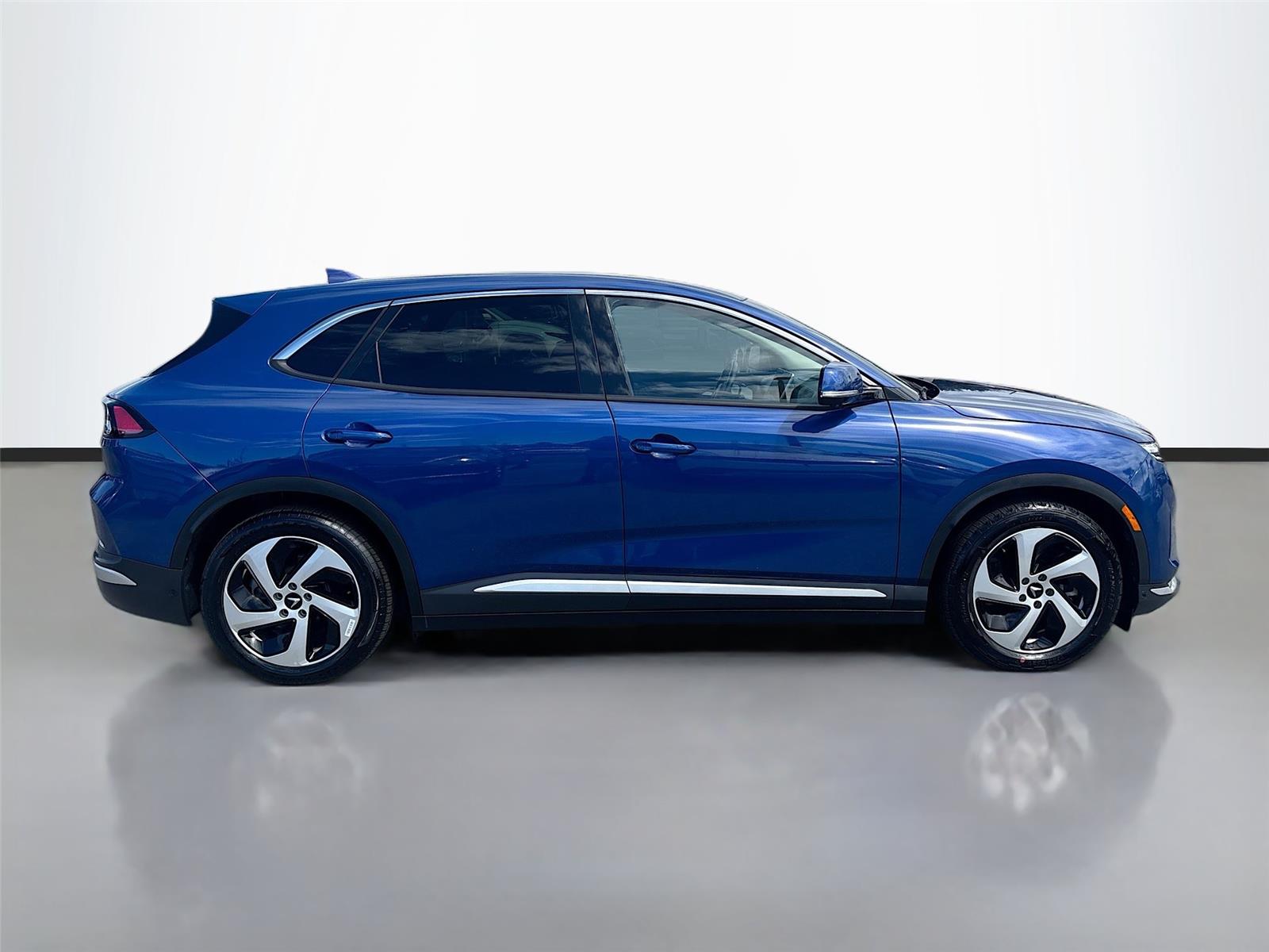 2023 VinFast VF 8 Eco