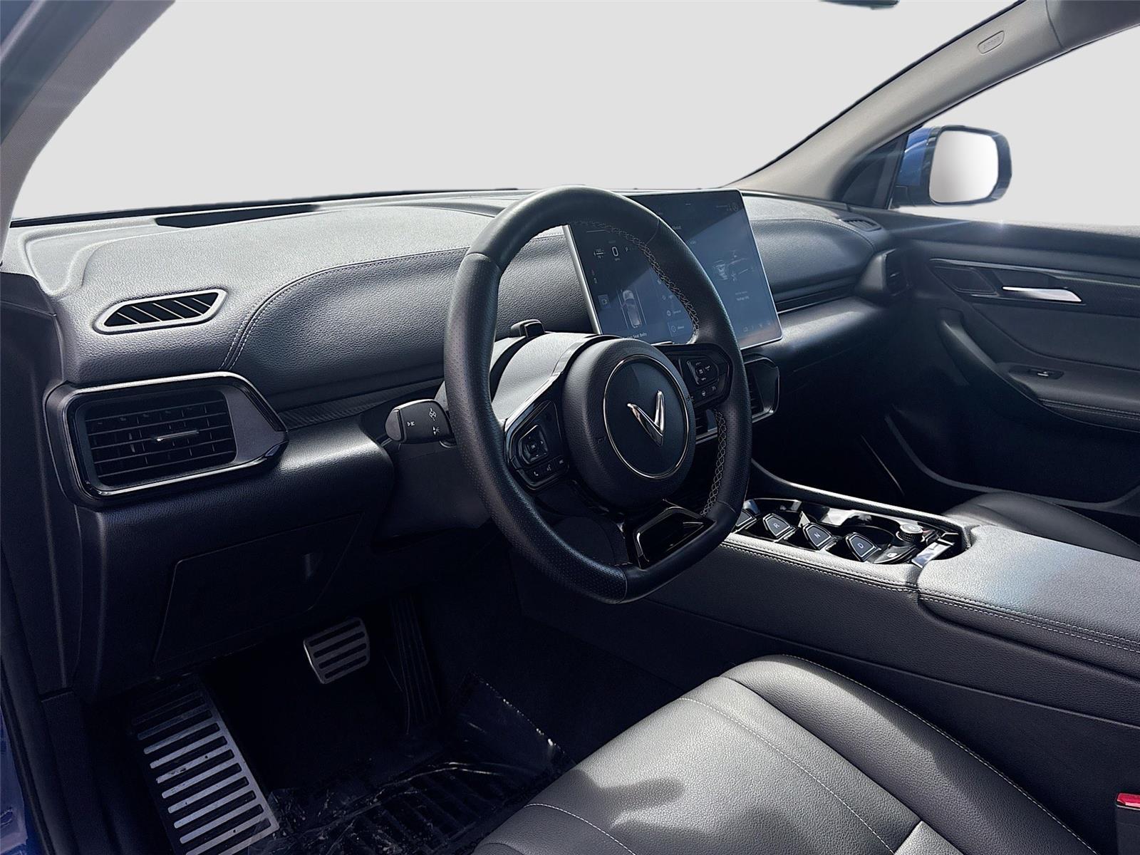2023 VinFast VF 8 Eco