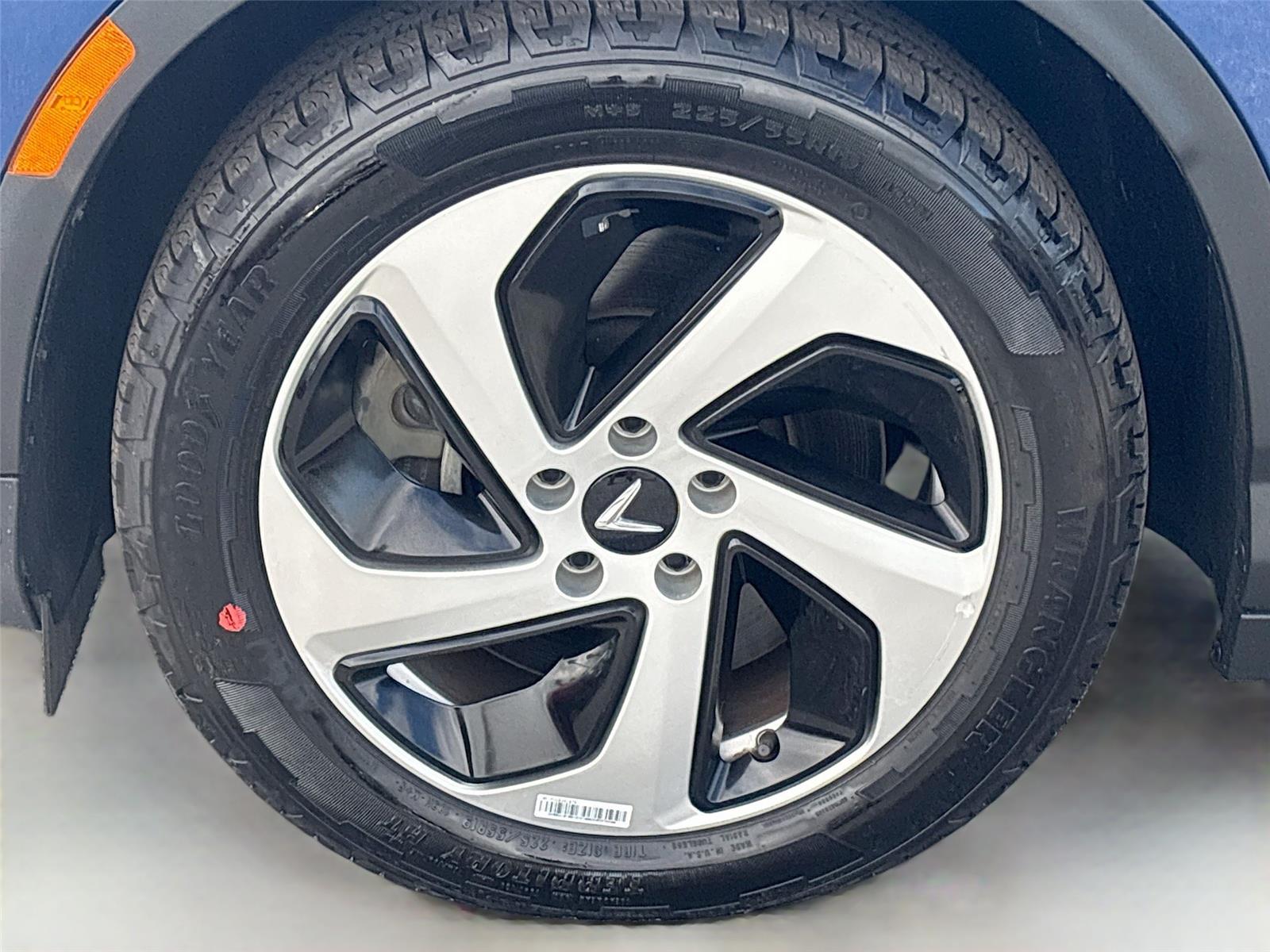 2023 VinFast VF 8 Eco