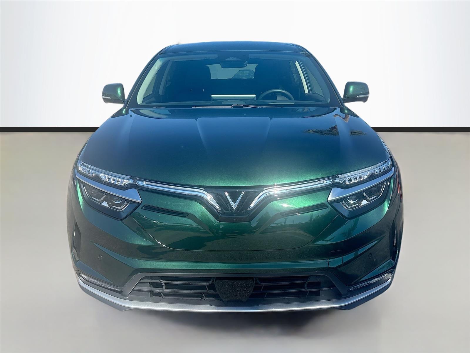 2025 VinFast VF 8 Eco