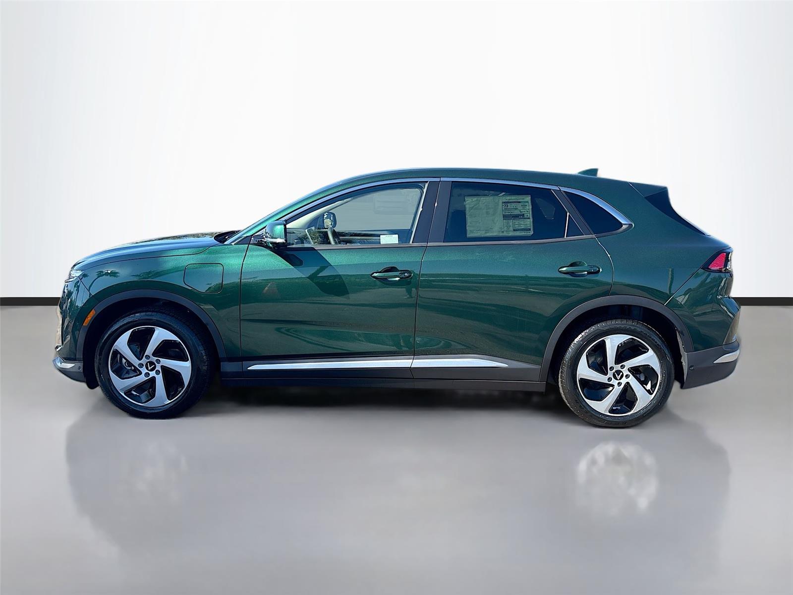 2025 VinFast VF 8 Eco
