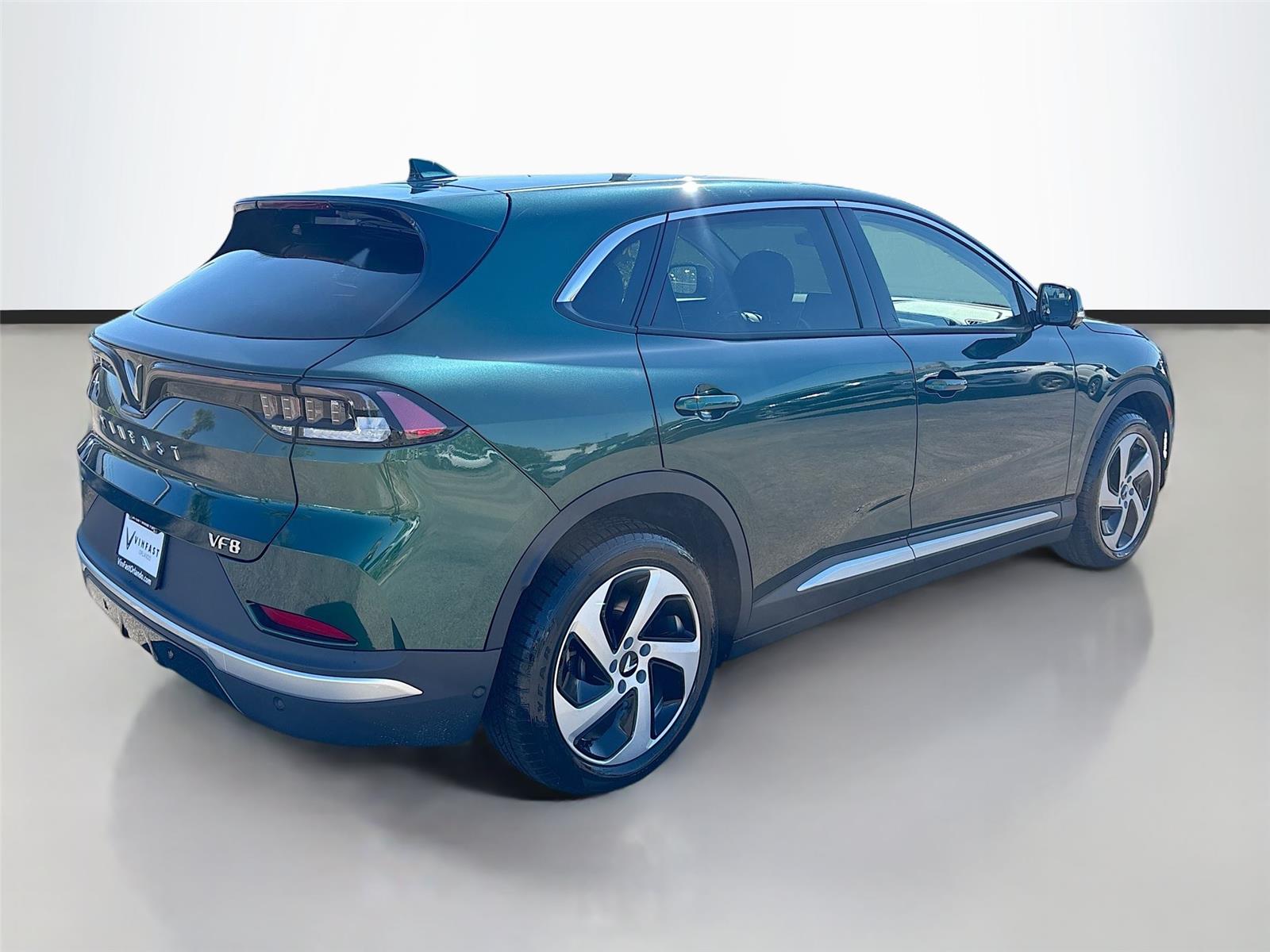 2025 VinFast VF 8 Eco