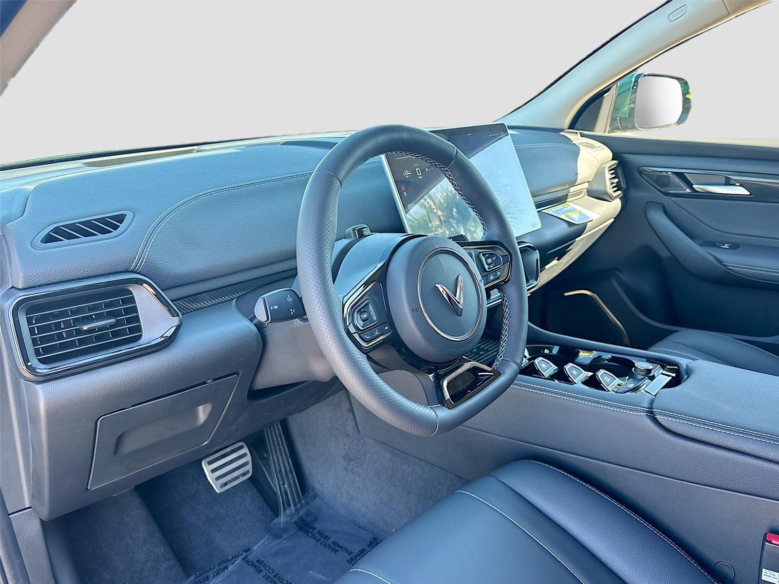 2025 VinFast VF 8 Eco