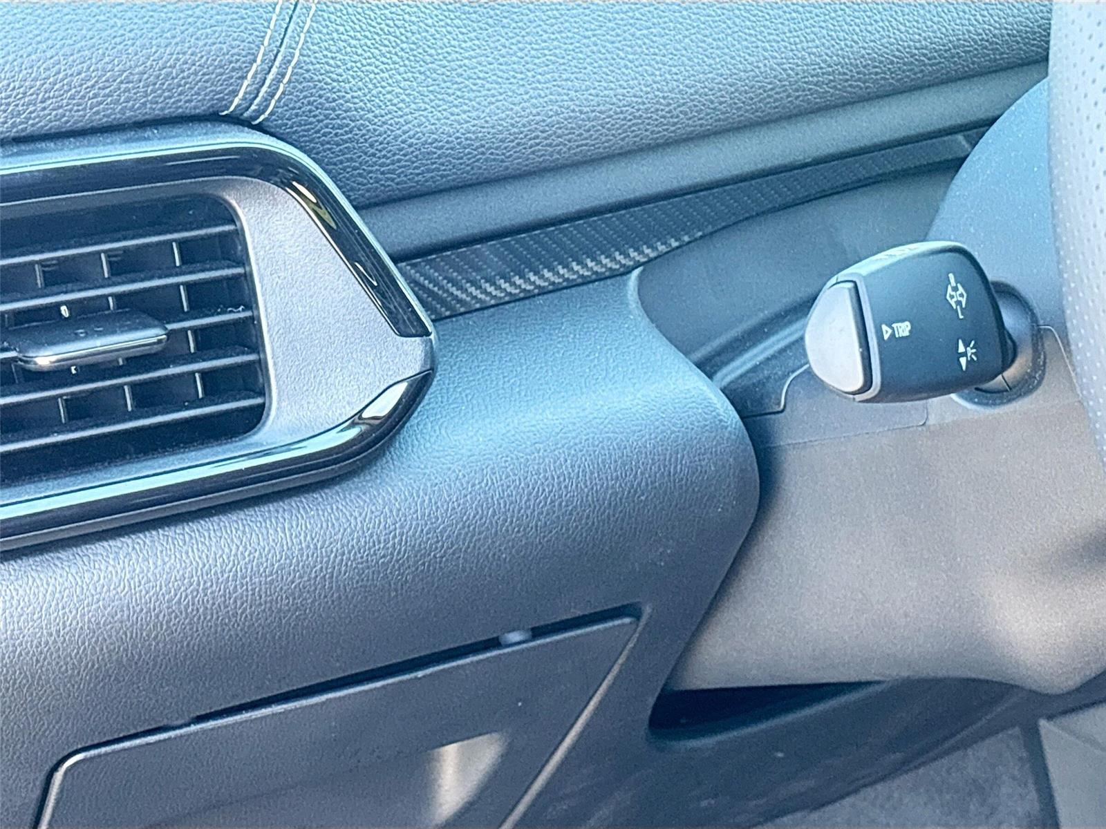2025 VinFast VF 8 Eco