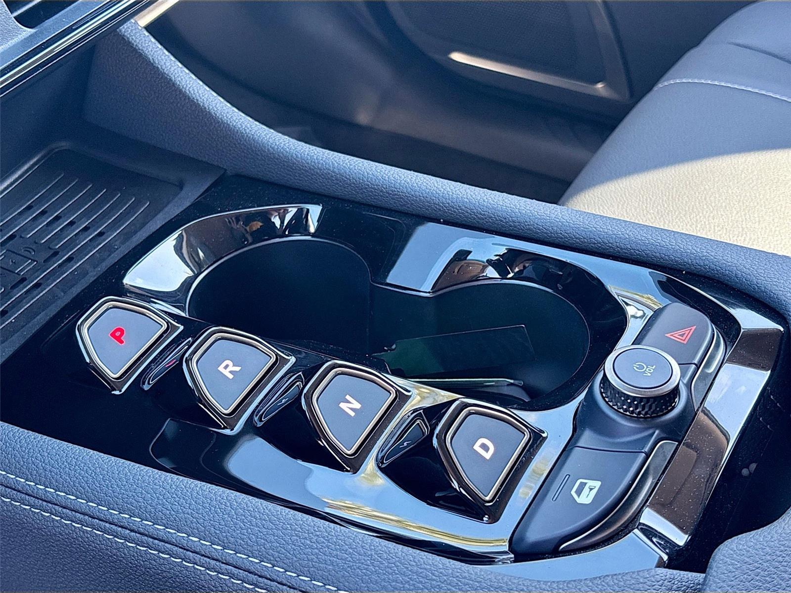 2025 VinFast VF 8 Eco