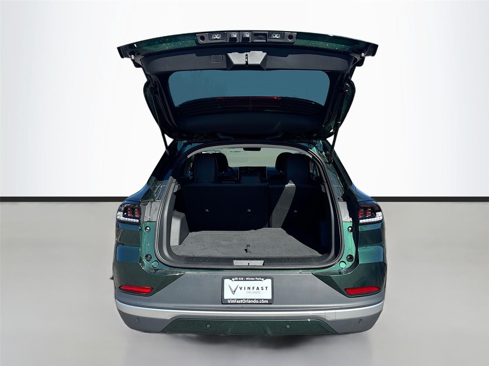 2025 VinFast VF 8 Eco