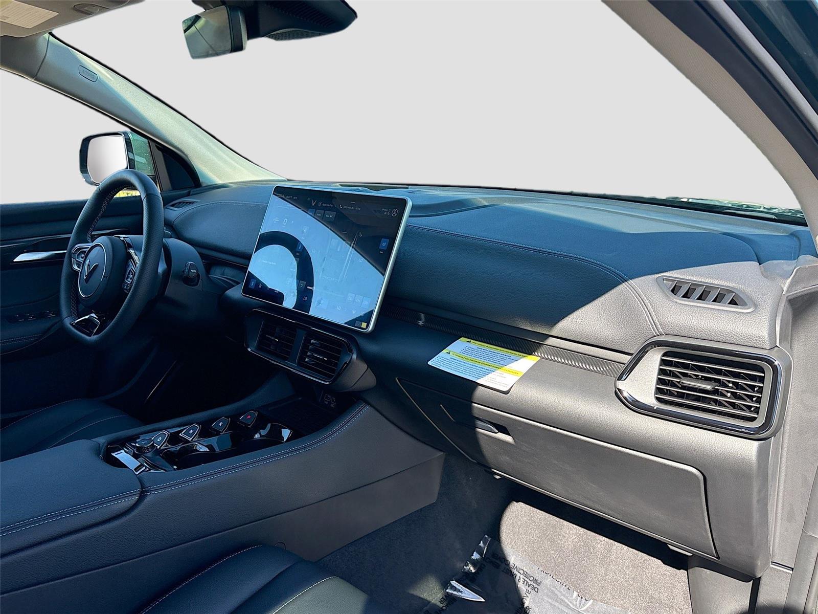 2025 VinFast VF 8 Eco